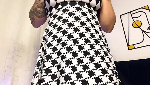 Cewek sange ini lagi asik masturbasi memeknya pakai dildo ukuran XL sampai orgasme berujung orgasme