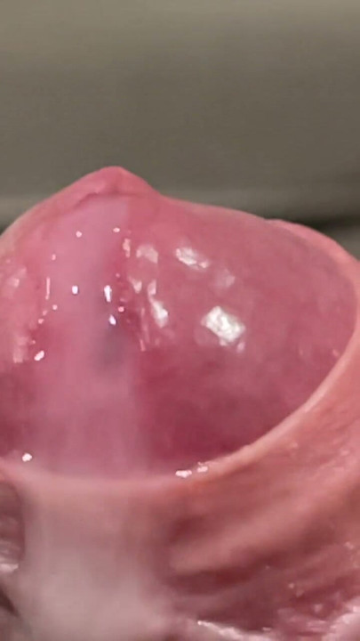 Close up cumming