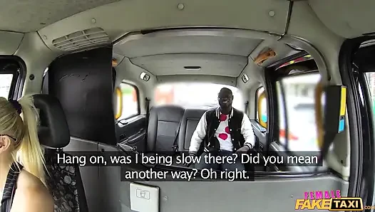 Female fake taxi - pria kulit hitam dengan keringat ini bayar taksi dan meninggalkan uang tip besar