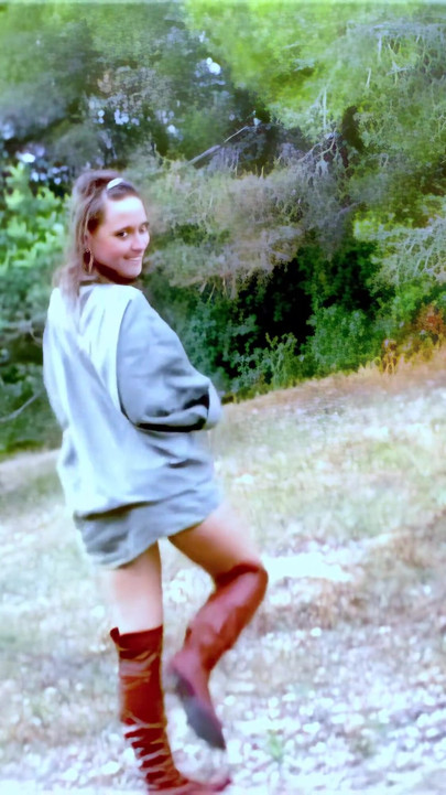 Moana Mendez: Sexy Hot Teen in the Forest Spreading Her Pussy