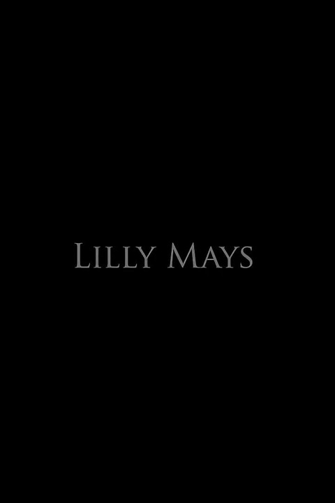 Lilly Mays with the Amazing Body in the Mirror