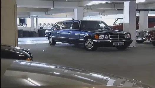 Büro-blondine Nimmt Fetten Schwanz Von Kollegen Tief in Den Hals