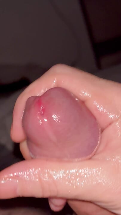 I take advantage of my wife's absence to touch myself while thinking of her beautiful juicy