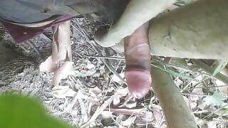 Секс-видео холостячка в лесу