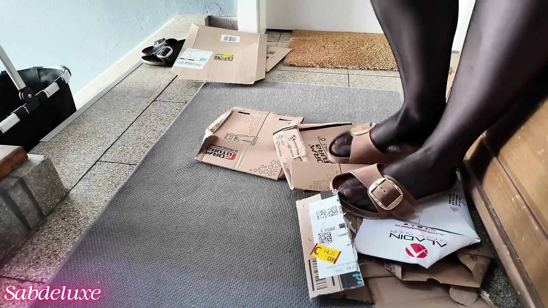 Nylon Cardboard Crush