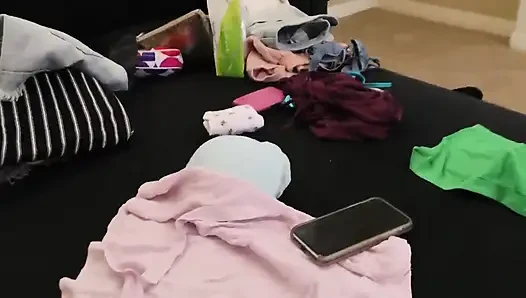 Zonklayan yarak kıllı amcığı ıslatıyor