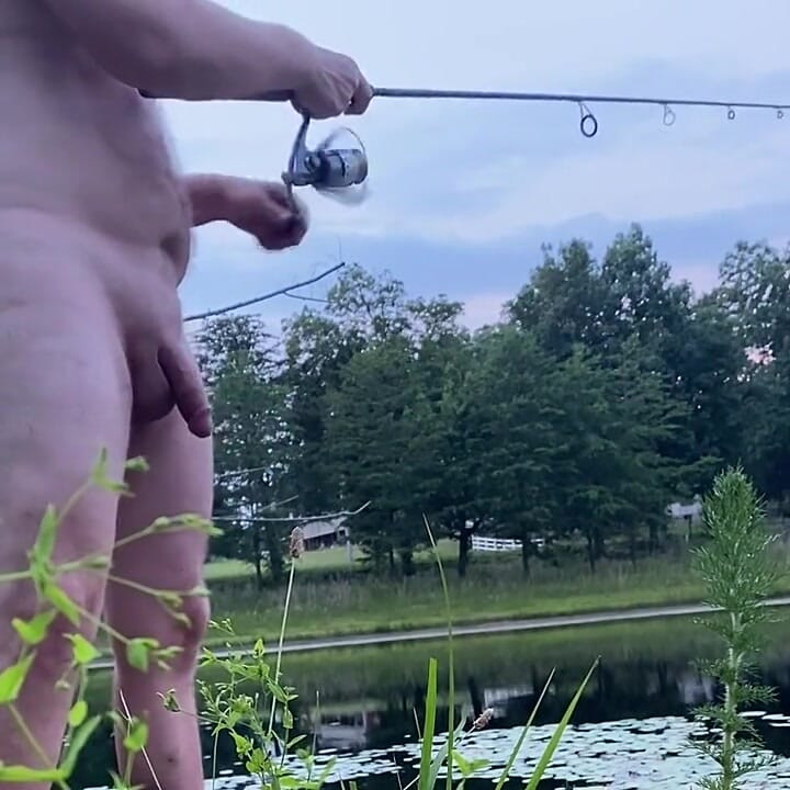 鱼裸体. 炫耀你的杆