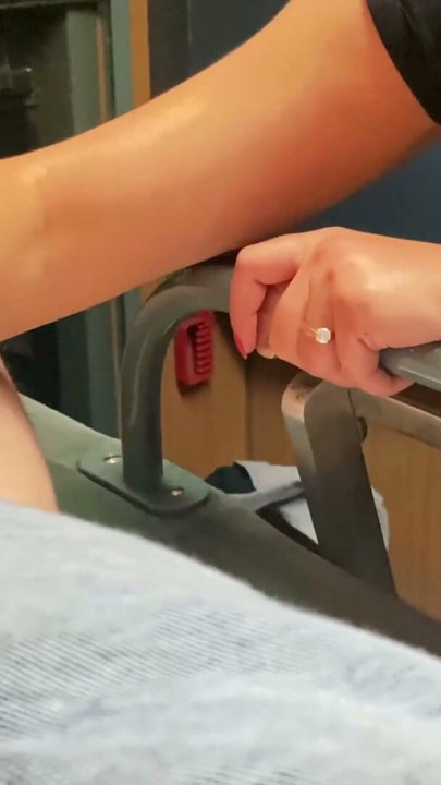 Compilatie. Vreemde vrouw masturbeerde me in de trein | Clip 1