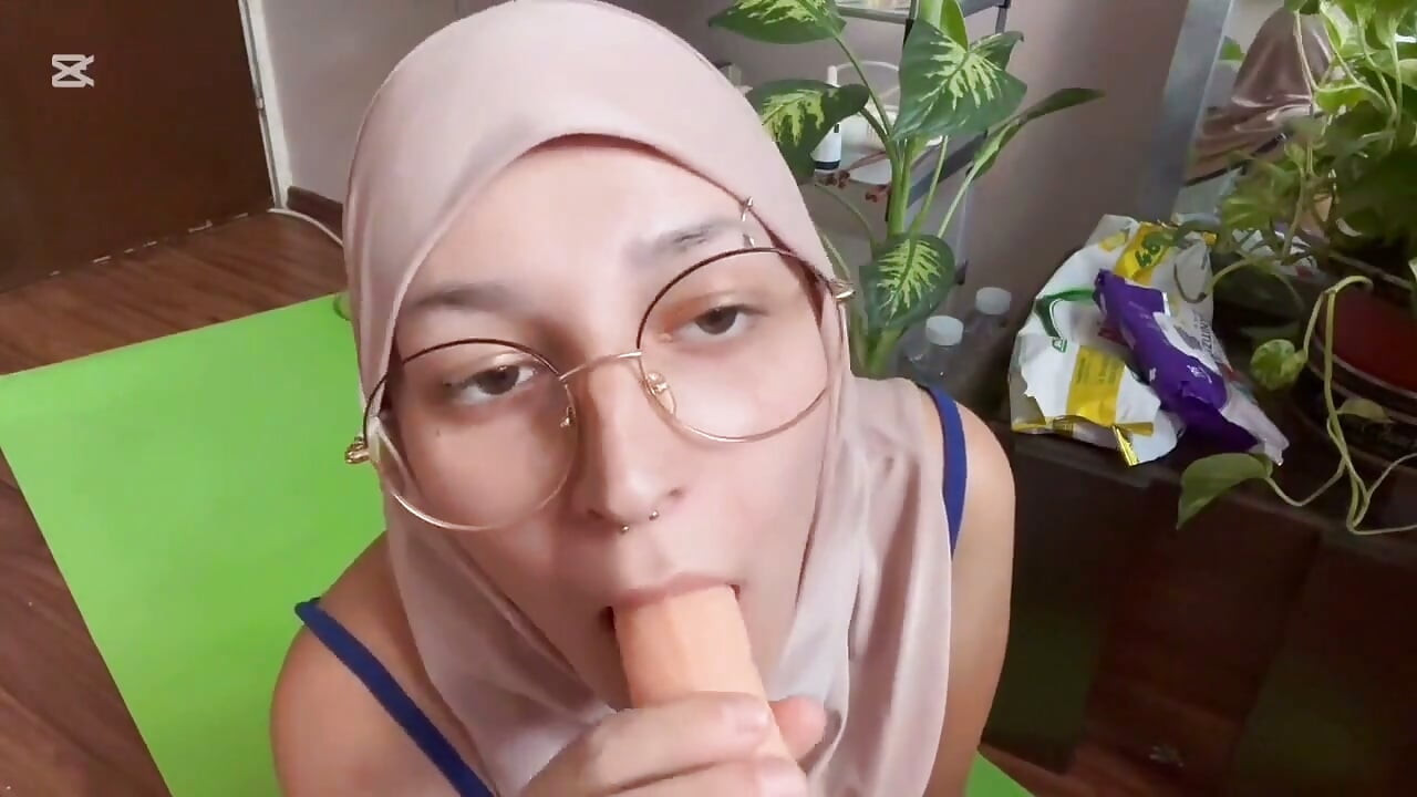 Squirt After Yoga Muslim Girl