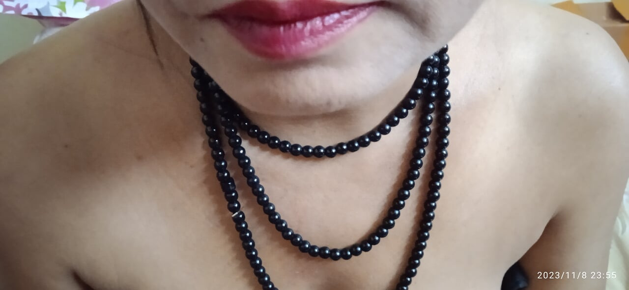 Zgodna deshi dama se fingeruje za seksualne napaljene zgodne pičke, nippal.