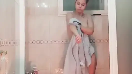 Подруга в душе