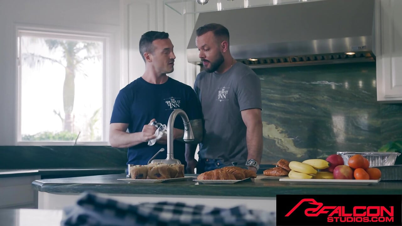 FALCON STUDIOS - Sean Xavier sporcu Seth Peterson Hard'a prezervatifsiz