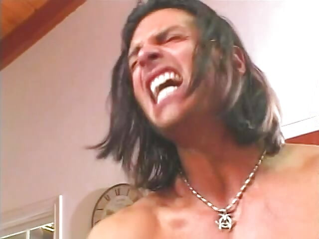 Chico con pelo largo folla pelirroja cachonda