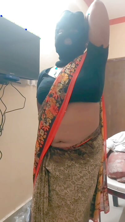 인도 타밀 비 마누라 Maya 섹스 누드 욕실 세척 및 섹스 영화 하는 동안 애타게 천천히 Saree 드레싱