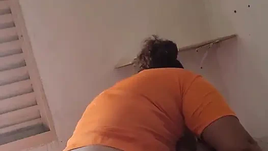 Vollbusige stiefmutter weiß zu reiten