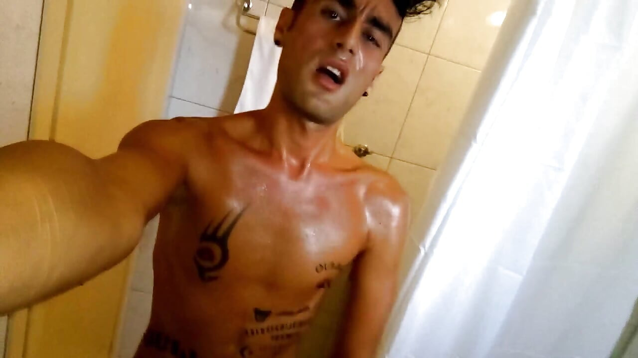 Uncut Cock Cum in Toilet After Sun Tanning