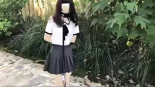 Gadis bdsm di luar ruangan