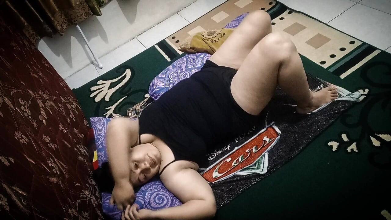 She Is Very Horny and Wants to Be Fucked