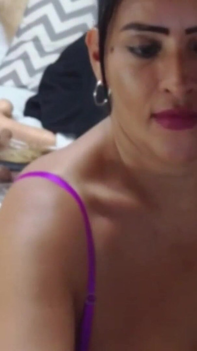 Čelist-pádný okamžik z "Sexy milfka svádí a ukazuje její velká prsa"