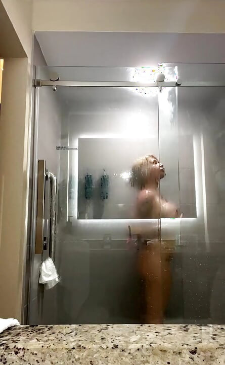 Stream Started 04/08/2024 02:00 Am Shower with Me