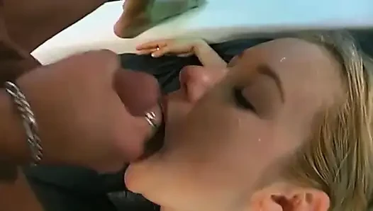 Она всегда хотела попробовать двойное проникновение