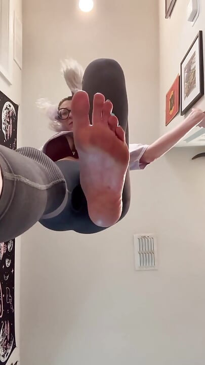 67 giantess pov vui vẻ trêu chọc