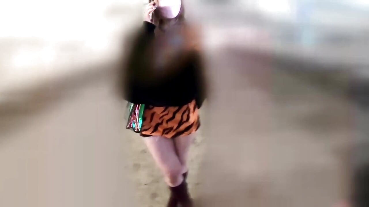 Partea 1: Gagica Albă Excitată și Noaptea de Revelion