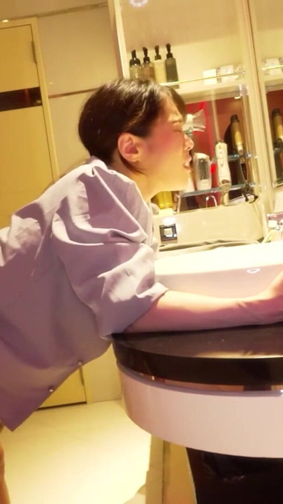 A busty H-cup office lady who engages in sugar dating during work hours. | Clip 3