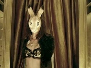 Adorável cabeça - vídeo musical mascara lingerie glamourosa