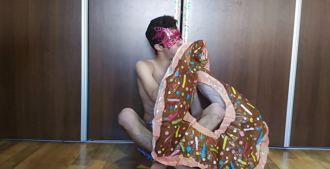 Ich spreng meinen aufblasbaren donut schnell!