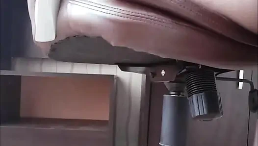 Dia tahu persis apa yang aku butuhkan
