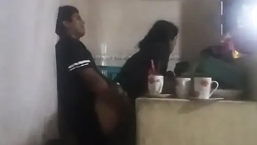 Pembantuku ngentot di dapur (istriku baru ketemu sama kami)