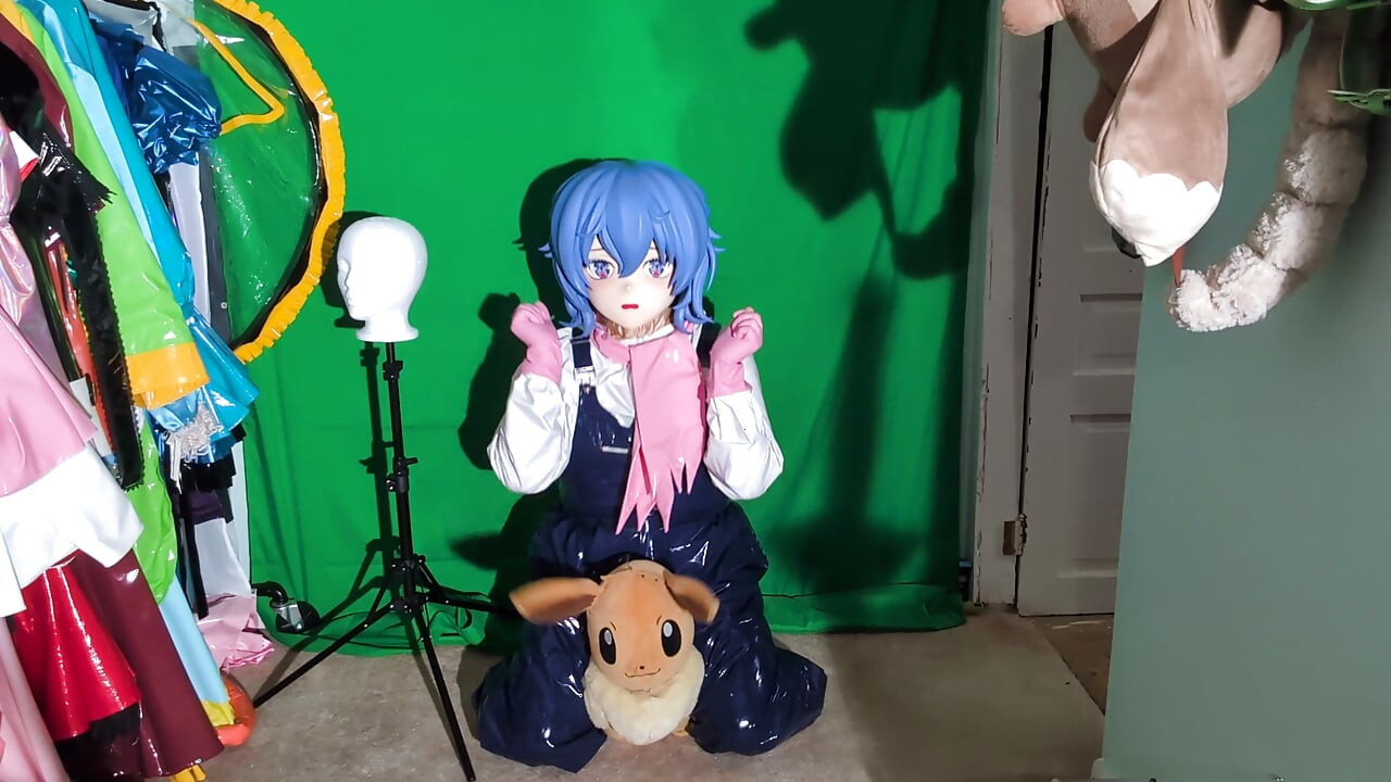 Cosplayer Kigurumi PVC Pakai Outfit Tukang Kebun Mainan Getar