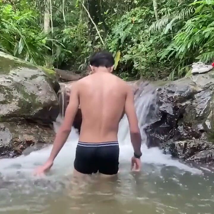 Latino masturbates in a waterfall and fills with milk