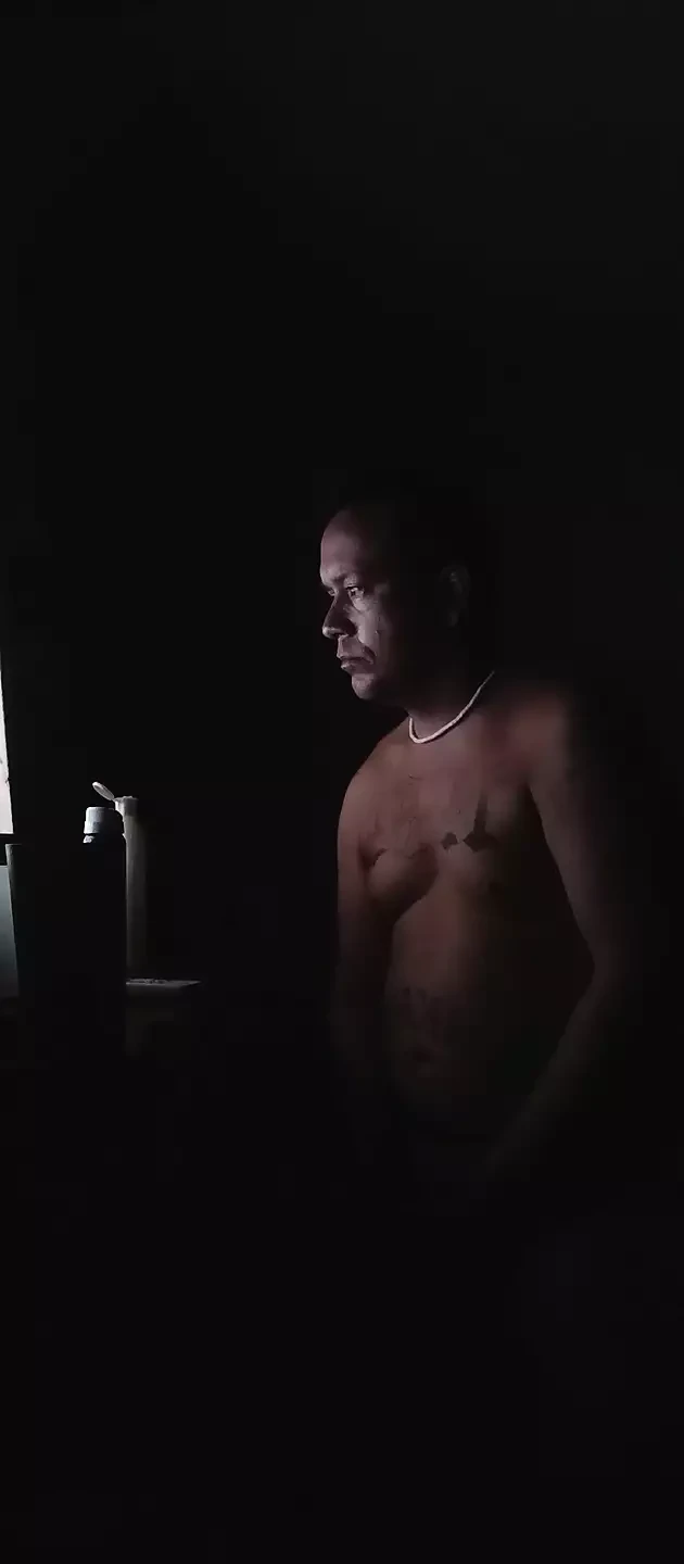 Próbuję po cichu go zerknąć