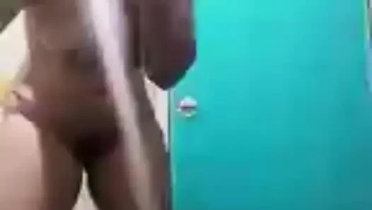 Eine schöne nackte dusche macht mich sehr aufgeregt