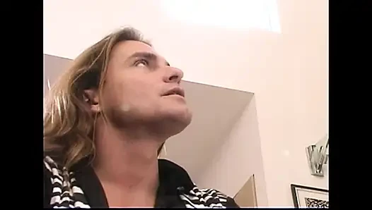 Pelacur seksi yang lagi sange berat lagi asik ngentot kontol besar