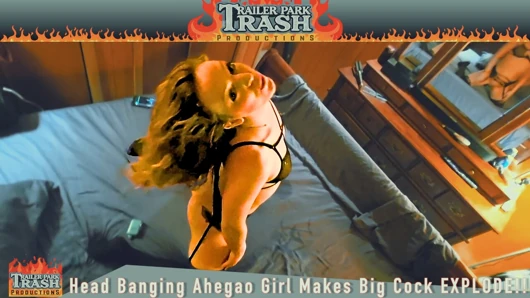 Gadis ahegao ini lagi asik ngentot kontol besar sampai crot di kepalanya!