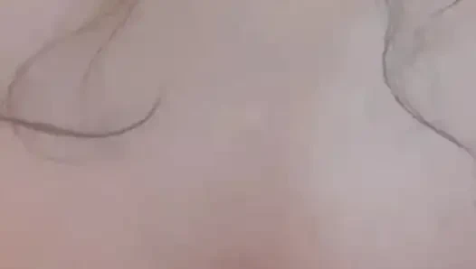 Mainan favorit saya memenuhi pantat saya sepenuhnya.