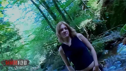 Axelle-laroche: si cantik rambut pirang axelle laroche melepas baju di pinggir sungai