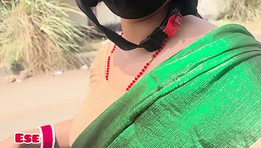 Sopir sepeda wanita dientot sama pelanggannya......