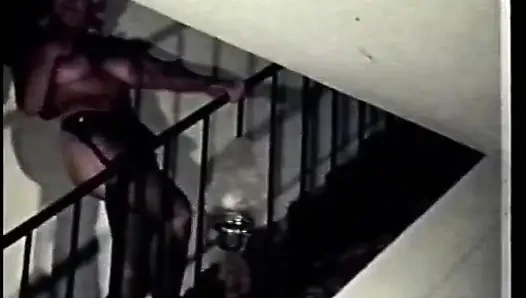 Nostaljik yıldızı Candy Samples'ın ateşli sahnelerinin tadını çıkarın