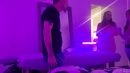 Damon lagi asik pijat tantrique sama julia sky