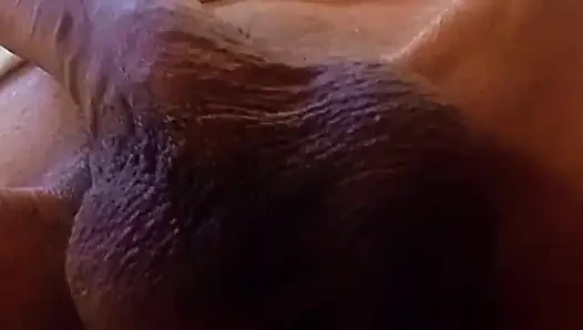 Bakire popom ilk oyuncağını alıyor ve penisim mutluluğun tadını çıkarıyor.