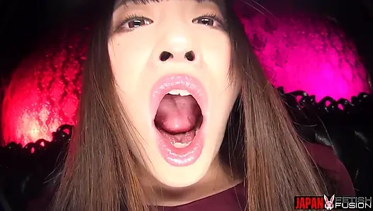 Yuuha masukin celana dalam basah kuyupnya ke wajahmu. Dia ingin kamu menghirup aromanya.