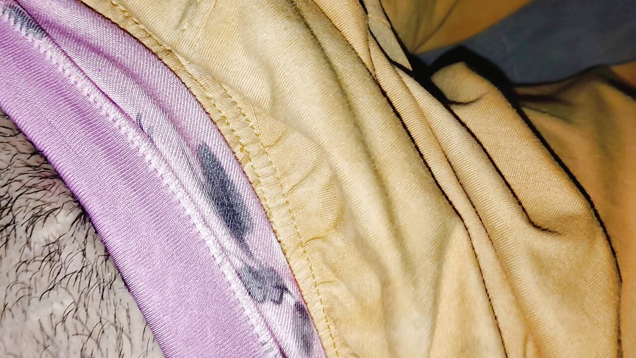 Mera mote mote boobs aur gili chut ka pani pe lo friends
