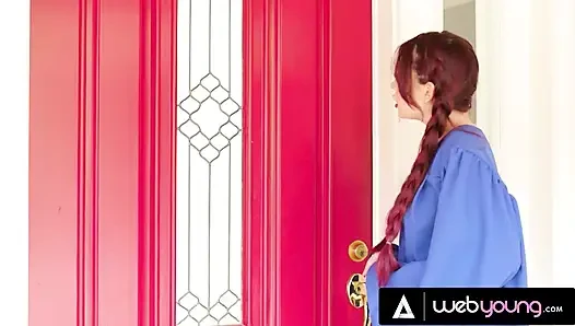 Si cewek hot whitney wright digodain sama mantan pebulutangkis rambut merahnya sabina rouge setelah lulus kuliah