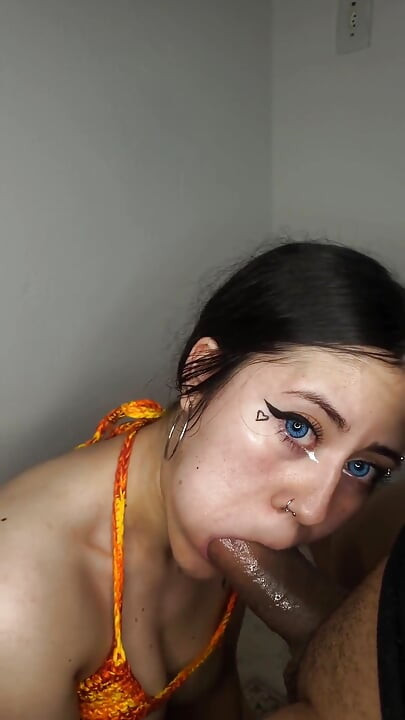 Ich gebe ihm einen erstaunlichen blowjob, bis er auf meine titten kommt - amateur-blowjob und abspritzen