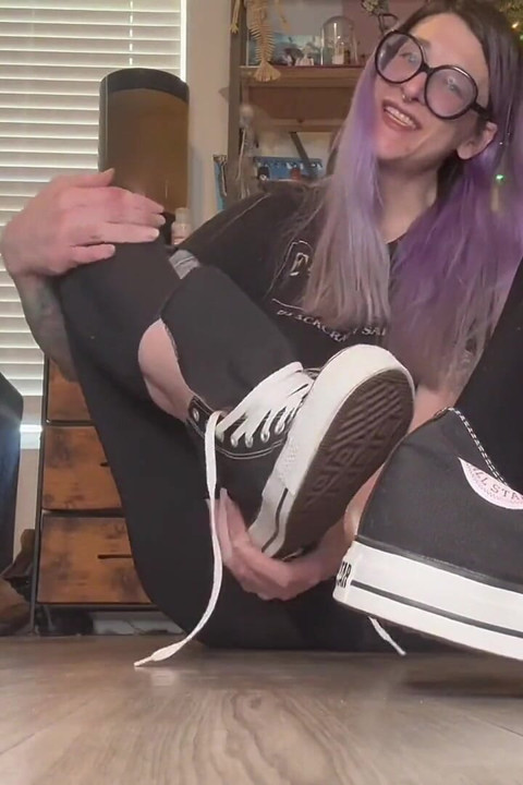 67 Giantess Crams Rozmiar 16 stóp w Rozmiar 14 Odwrotnie