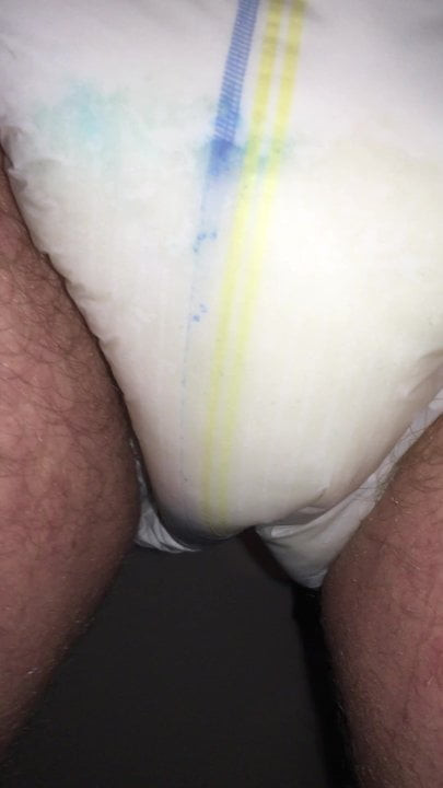 在我的大尿布里撒尿